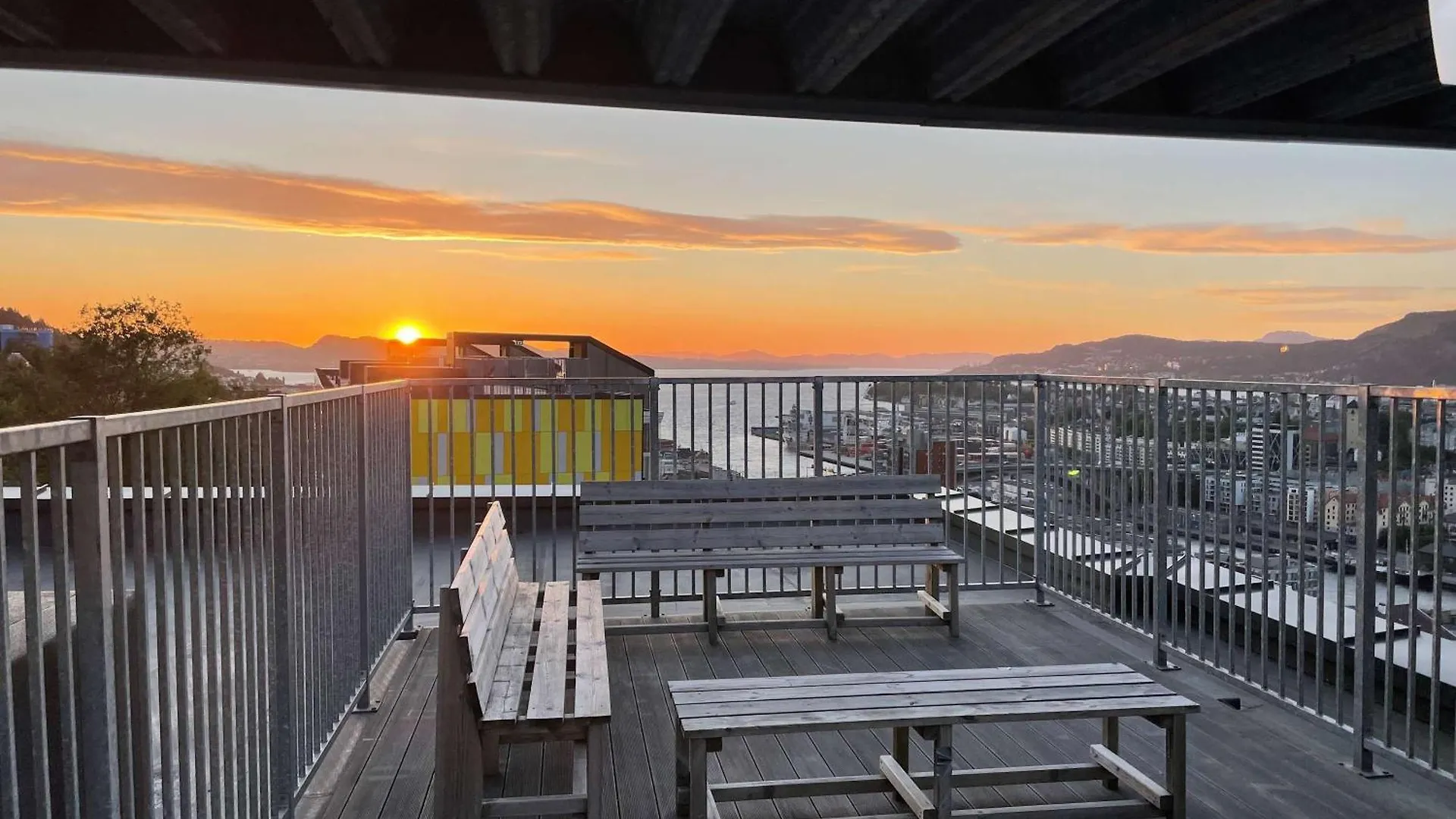 Great View - King Bed - Balcony W Roof - Sunroom Bergen Norway